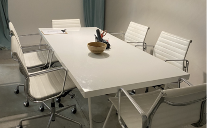 Meeting Room w/ 6 seats Meeting Room w/ 6 seats