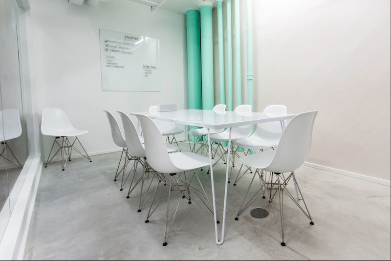 Tropical Meeting Room w/ 6 seats