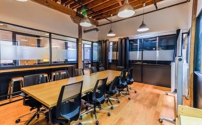 Magnificent Mile Conference room w/ 12 seats Magnificent Mile Conference room w/ 12 seats