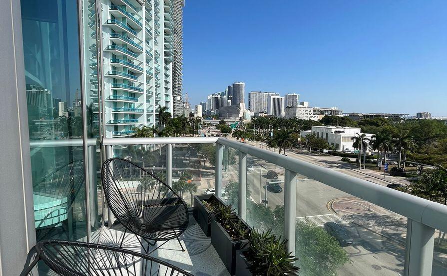 Suite for a team of 14! EXCLUSIVE balcony! (501c) Suite for a team of 14! EXCLUSIVE balcony! (501c)