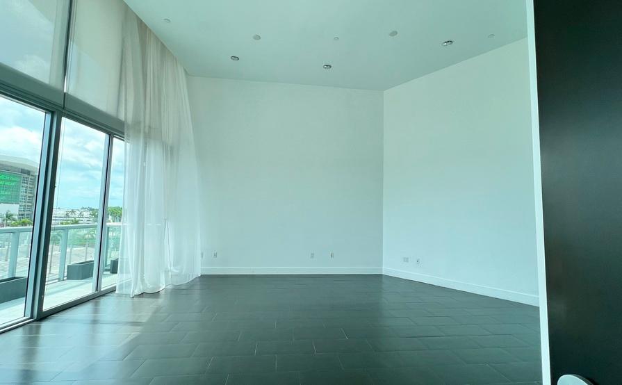 Suite for a team of 14! EXCLUSIVE balcony! (501c) Suite for a team of 14! EXCLUSIVE balcony! (501c)