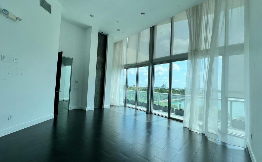 Suite for a team of 14! EXCLUSIVE balcony! (501c) Suite for a team of 14! EXCLUSIVE balcony! (501c)
