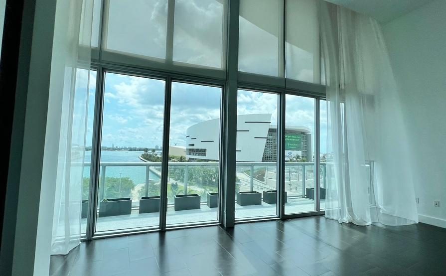 Suite for a team of 14! EXCLUSIVE balcony! (501c) Suite for a team of 14! EXCLUSIVE balcony! (501c)