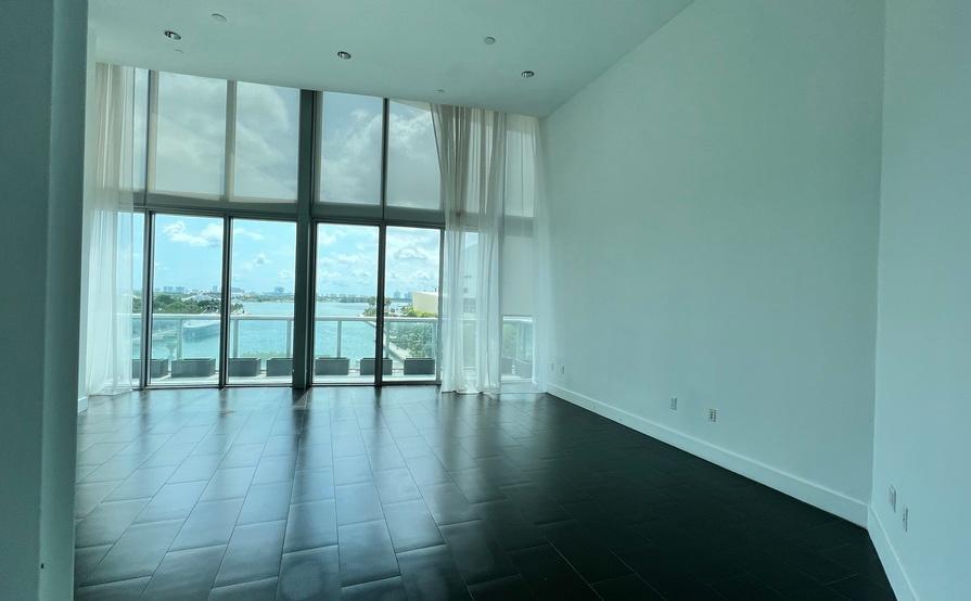 Suite for a team of 14! EXCLUSIVE balcony! (501c) Suite for a team of 14! EXCLUSIVE balcony! (501c)