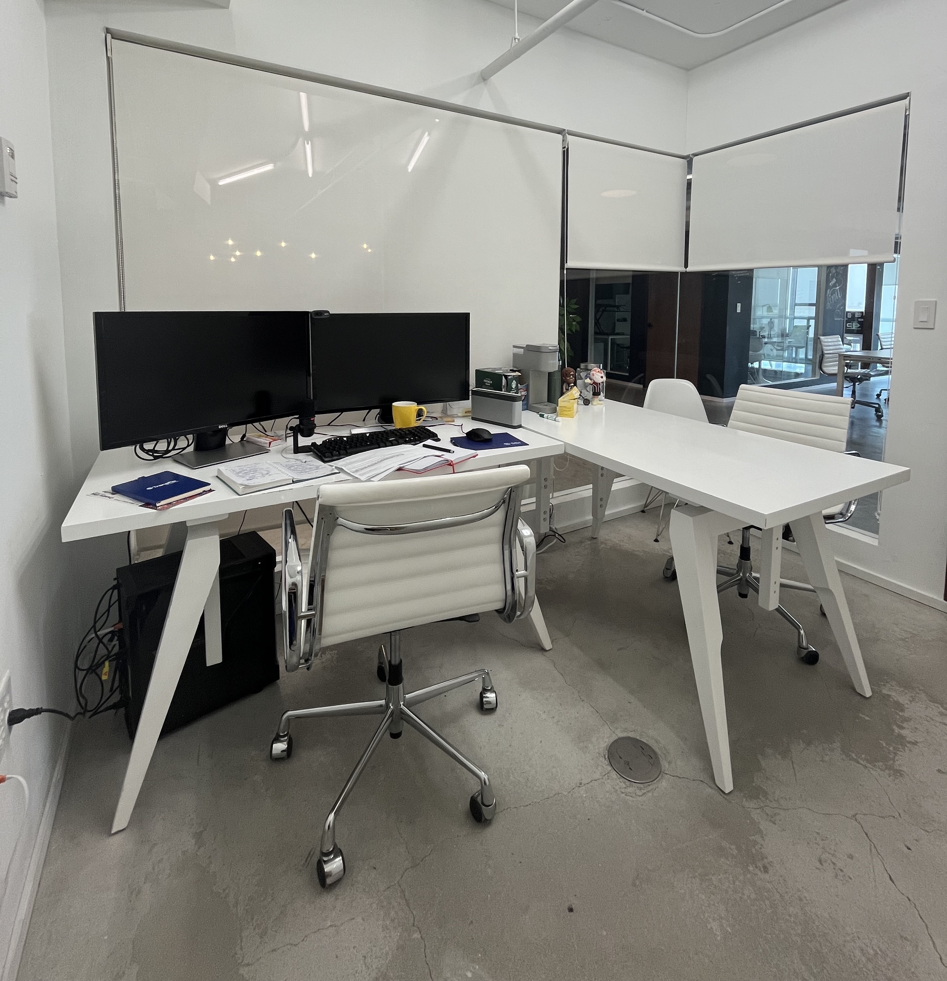 Corner office for 2 (513)