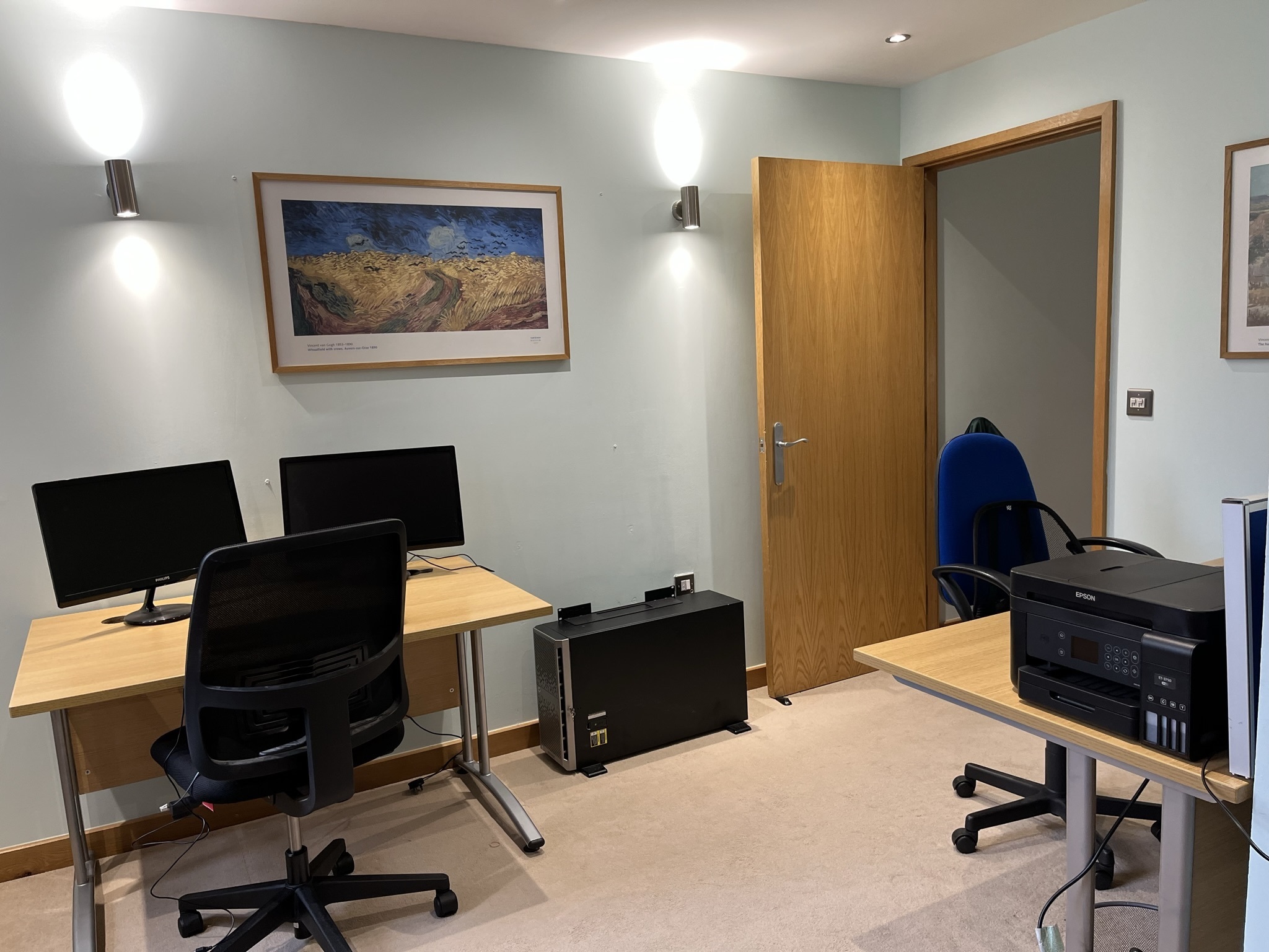 5 desks available in our newly refurbished office space