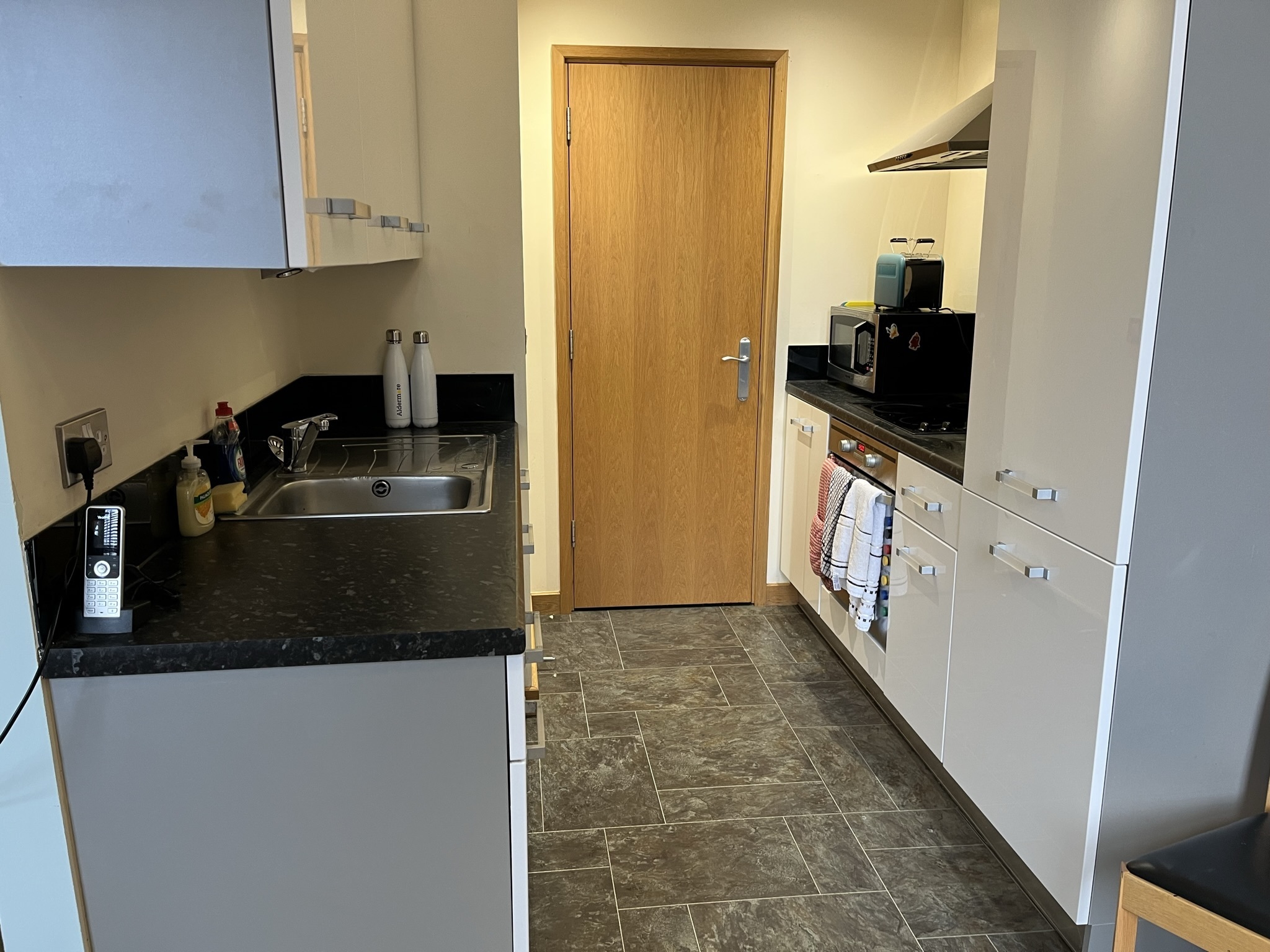 5 desks available in our newly refurbished office space