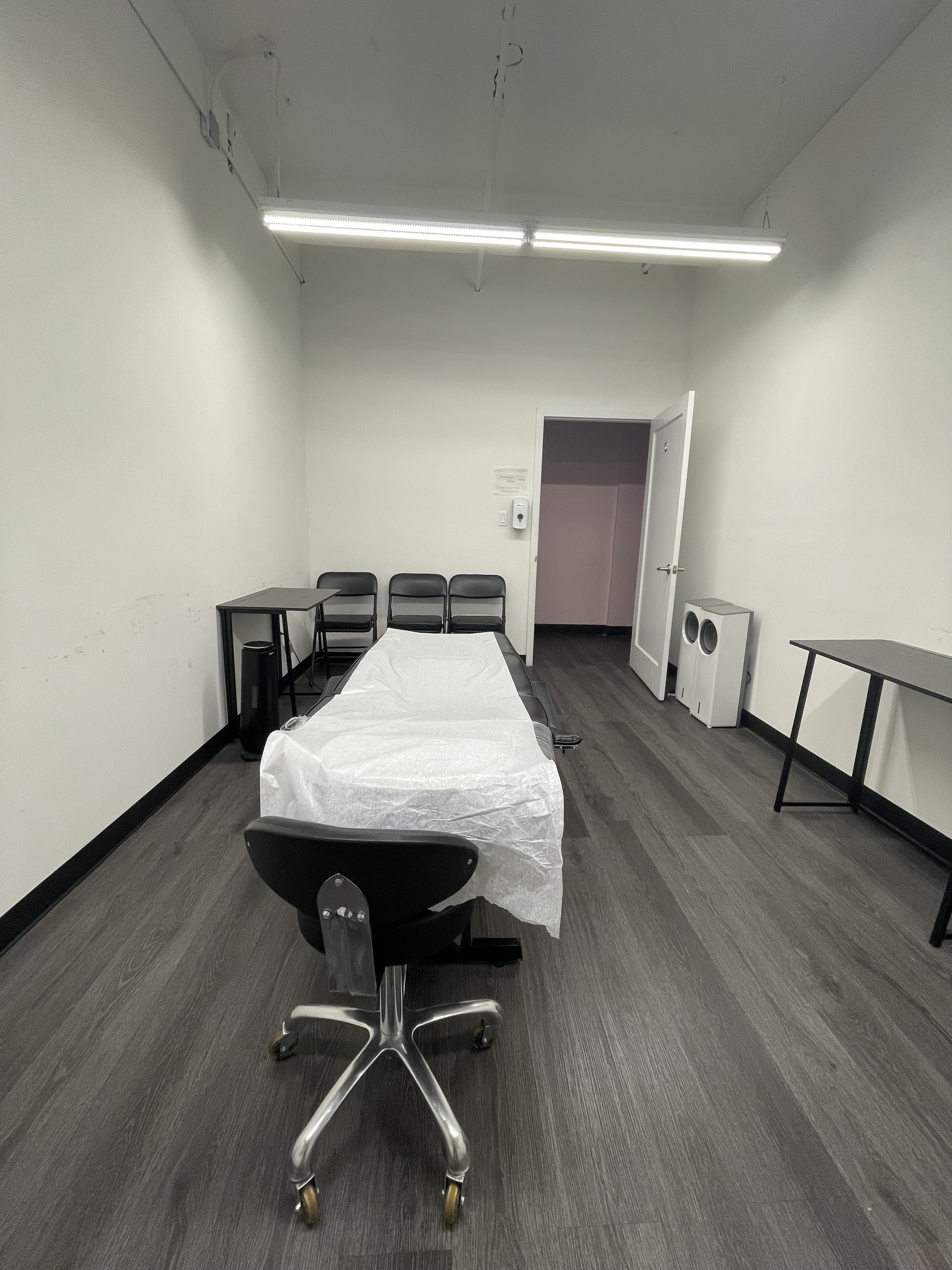 PMU Esthetician Massage Ready to Use Treatment Room PMU Esthetician Massage Ready to Use Treatment Room