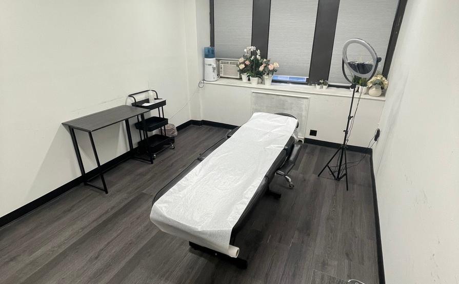 PMU Esthetician Massage Ready to Use Treatment Room PMU Esthetician Massage Ready to Use Treatment Room