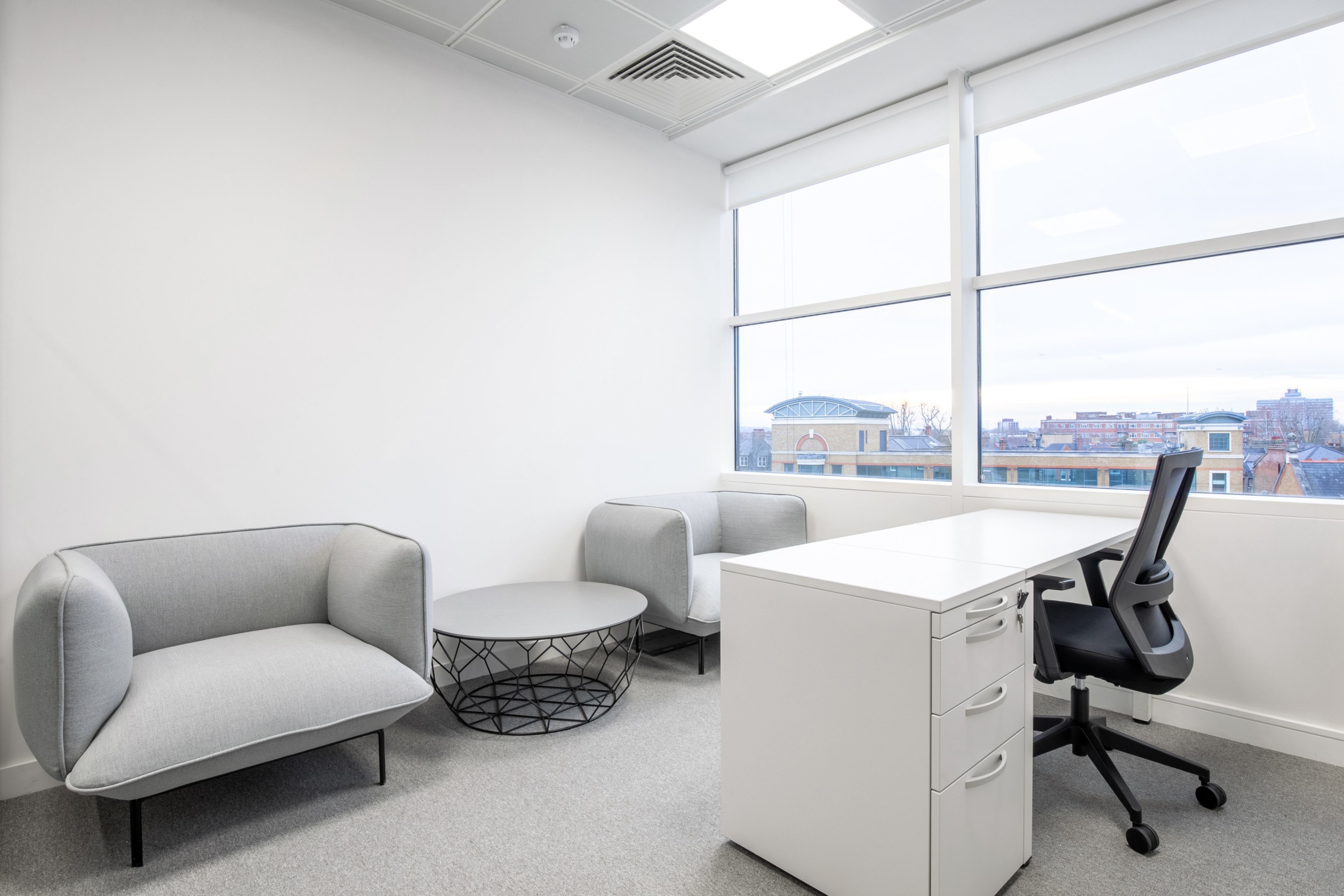 Tailor-made dream offices for 1 person in Spaces Pioneer Square Tailor-made dream offices for 1 person in Spaces Pioneer Square