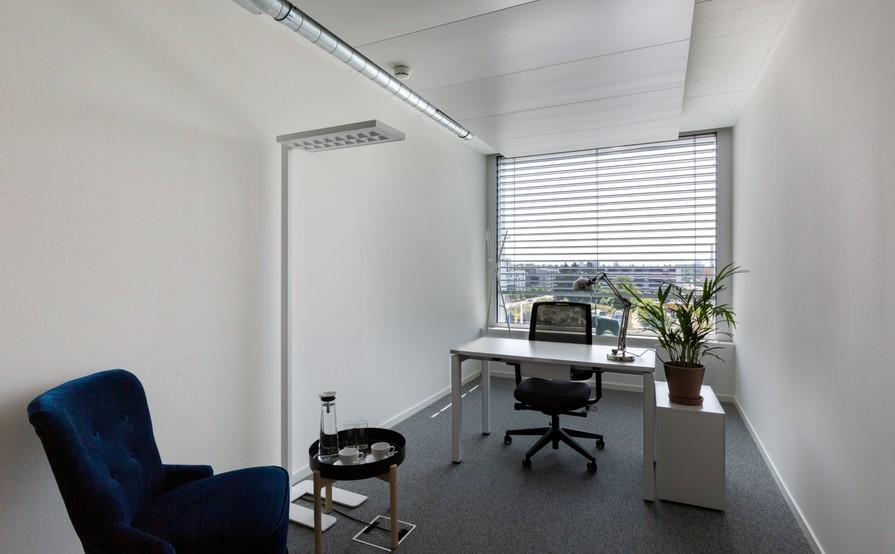 Tailor-made dream offices for 1 person in Spaces Pioneer Square Tailor-made dream offices for 1 person in Spaces Pioneer Square