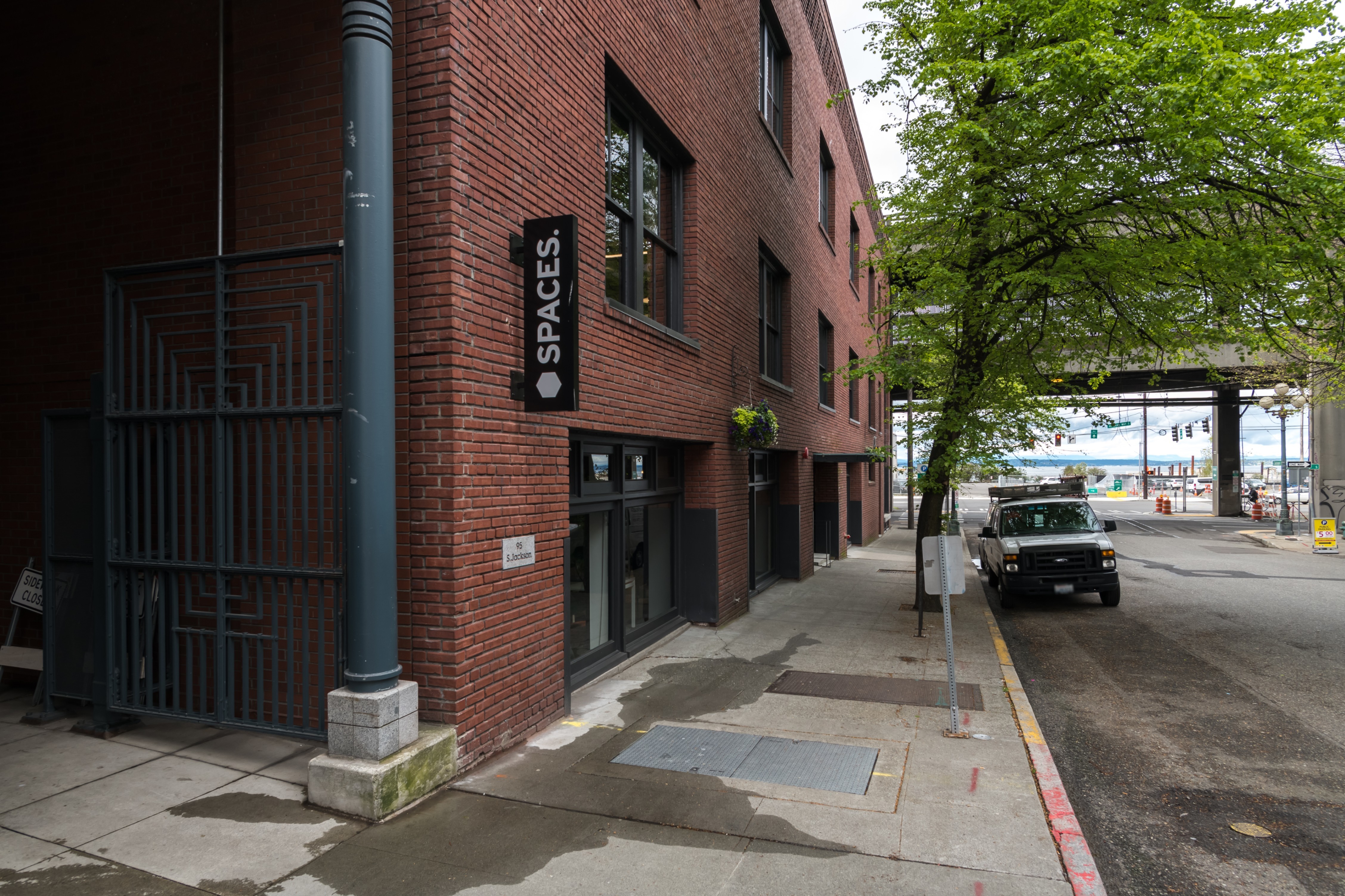 Find office space in Spaces Pioneer Square for 5 persons with everything taken care of Find office space in Spaces Pioneer Square for 5 persons with everything taken care of