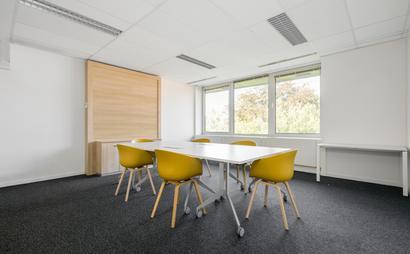 Find a dedicated desk in KMG Building Find a dedicated desk in KMG Building