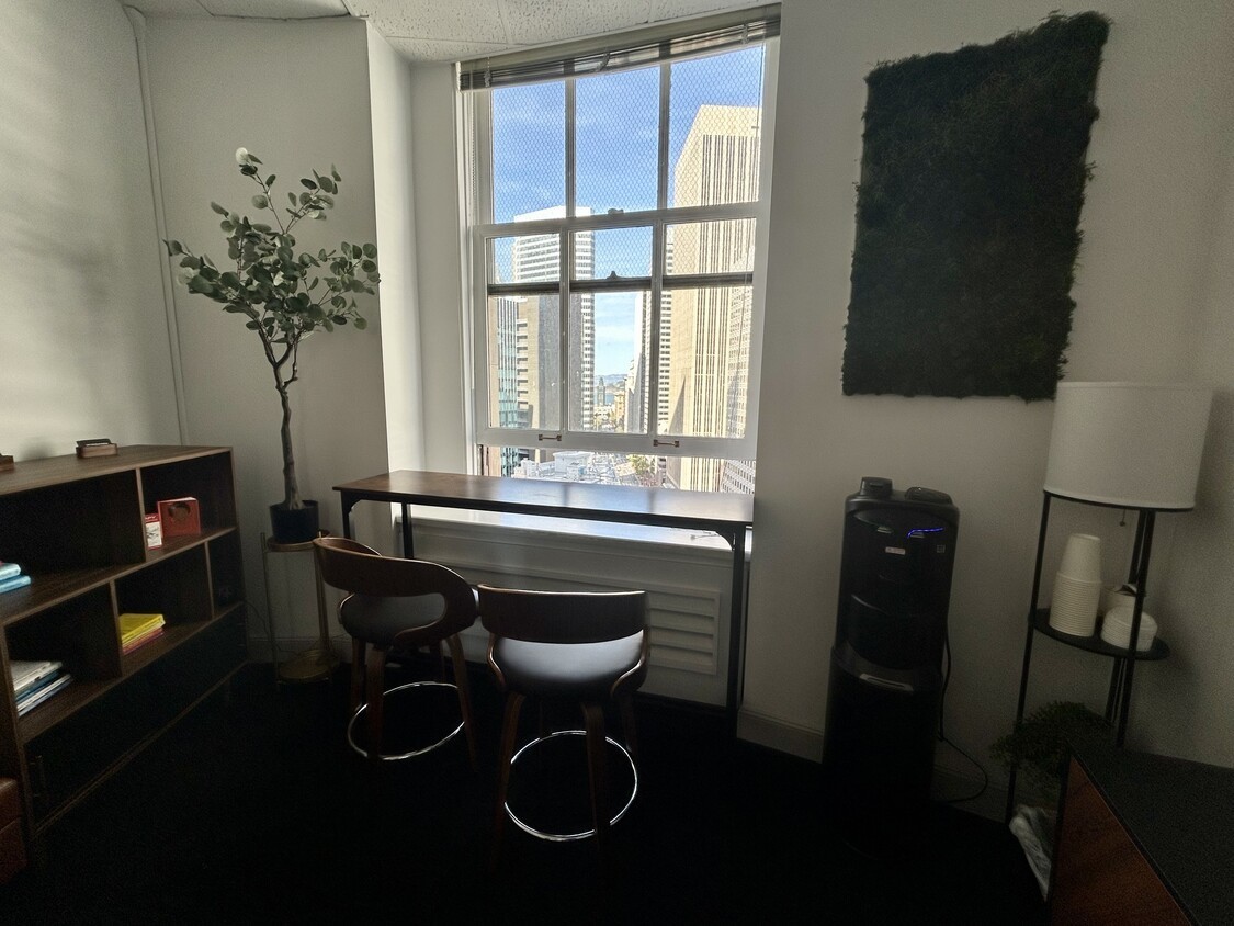 Downtown Workspace with Impressive Views, Private Meeting Room Downtown Workspace with Impressive Views, Private Meeting Room