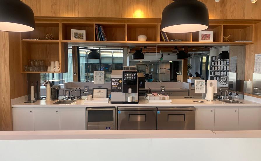 Hot desk with anything you need! BOOK NOW! Hot desk with anything you need! BOOK NOW!