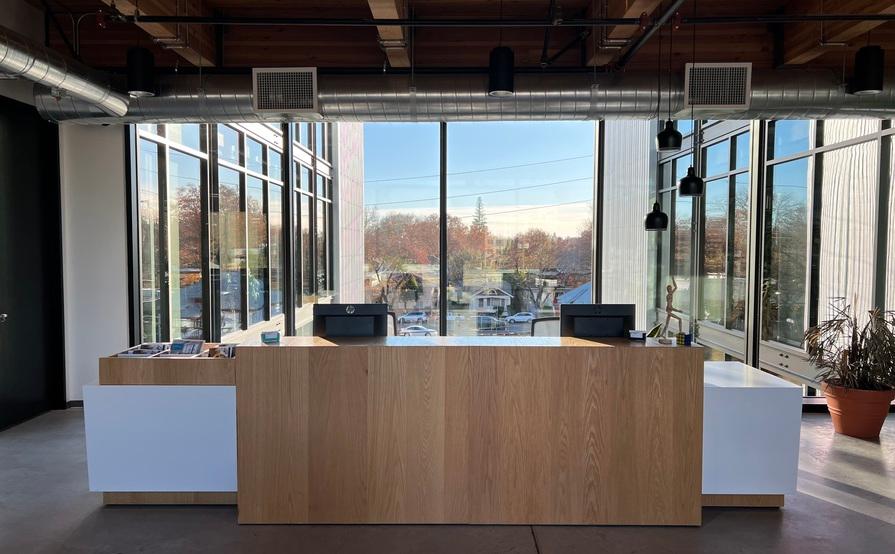Hot desk with anything you need! BOOK NOW! Hot desk with anything you need! BOOK NOW!