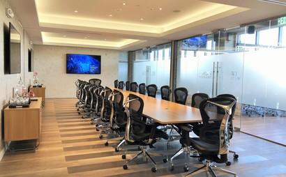 Extra Large Meeting Room Extra Large Meeting Room