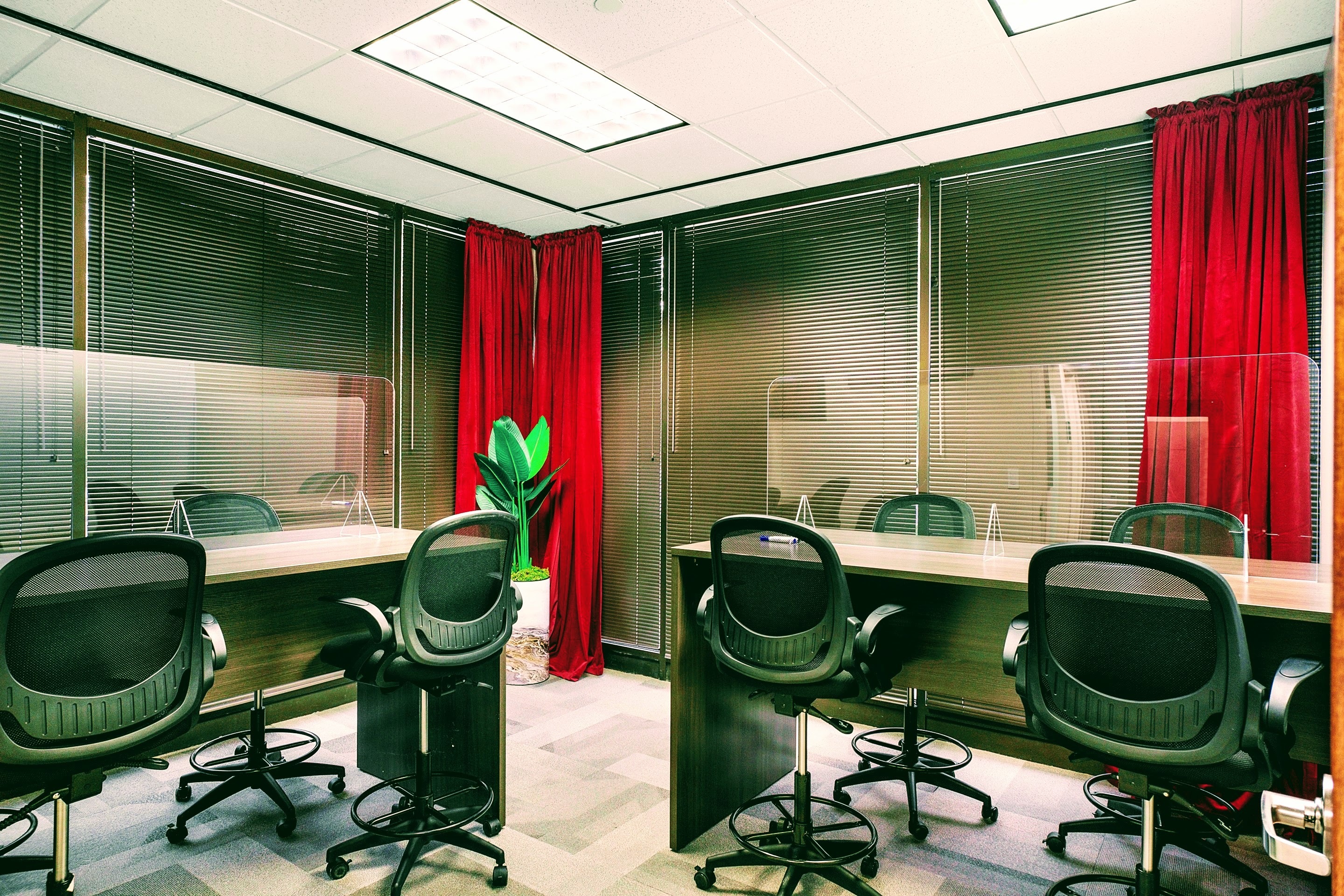 CoWork Space in Elite Atlanta Dunwoody on Perimeter Area Within a Business Center for Entrepreneurs or Hybrid Workers CoWork Space in Elite Atlanta Dunwoody on Perimeter Area Within a Business Center for Entrepreneurs or Hybrid Workers