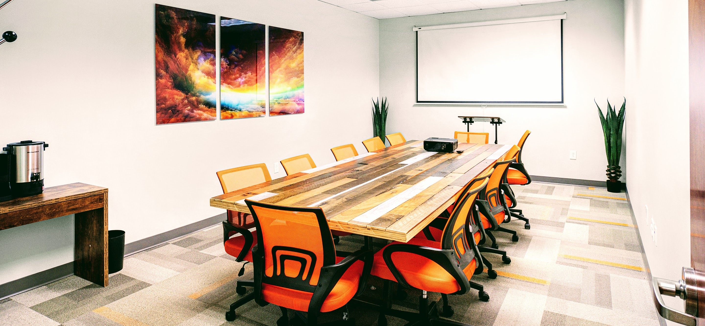 CoWork Space in Elite Atlanta Dunwoody on Perimeter Area Within a Business Center for Entrepreneurs or Hybrid Workers CoWork Space in Elite Atlanta Dunwoody on Perimeter Area Within a Business Center for Entrepreneurs or Hybrid Workers