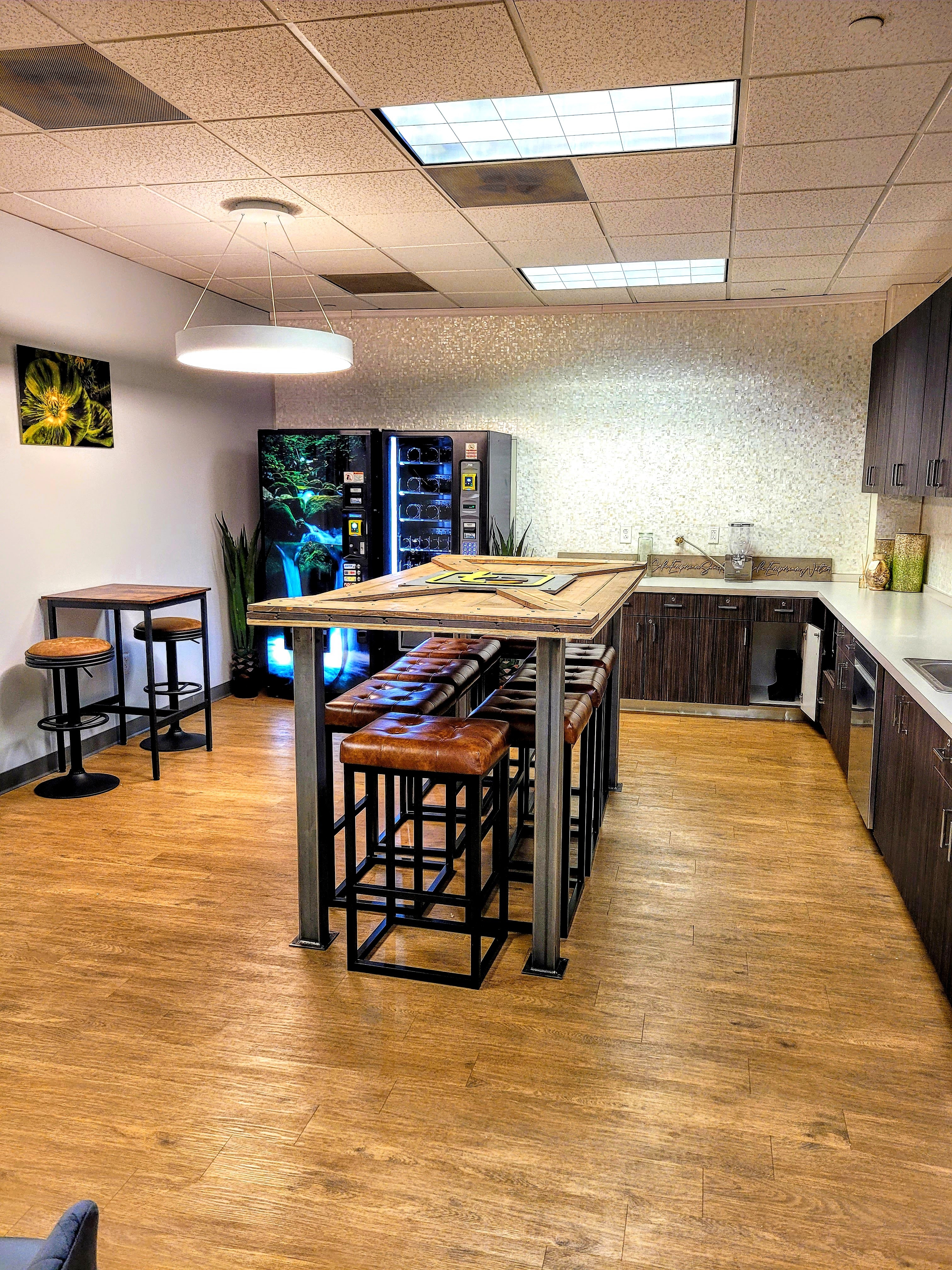 CoWork Space in Elite Atlanta Dunwoody on Perimeter Area Within a Business Center for Entrepreneurs or Hybrid Workers CoWork Space in Elite Atlanta Dunwoody on Perimeter Area Within a Business Center for Entrepreneurs or Hybrid Workers