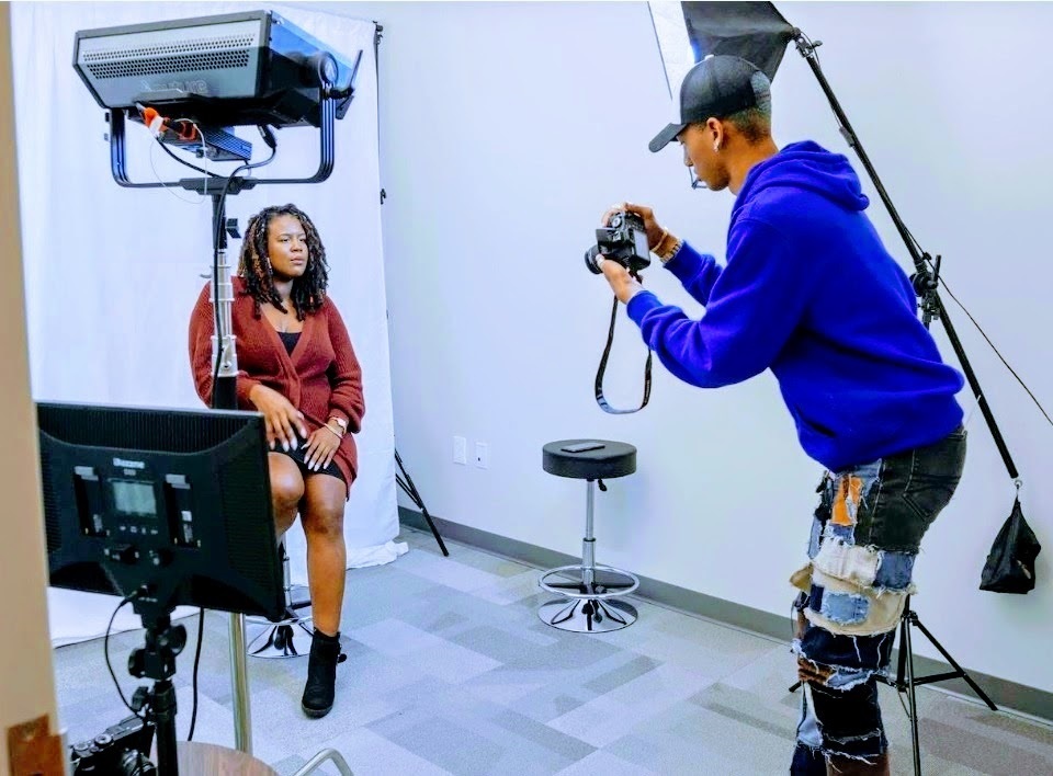 Mini Portrait Studio and Content Room Within a Business Center for Entrepreneurs or Photographers Mini Portrait Studio and Content Room Within a Business Center for Entrepreneurs or Photographers