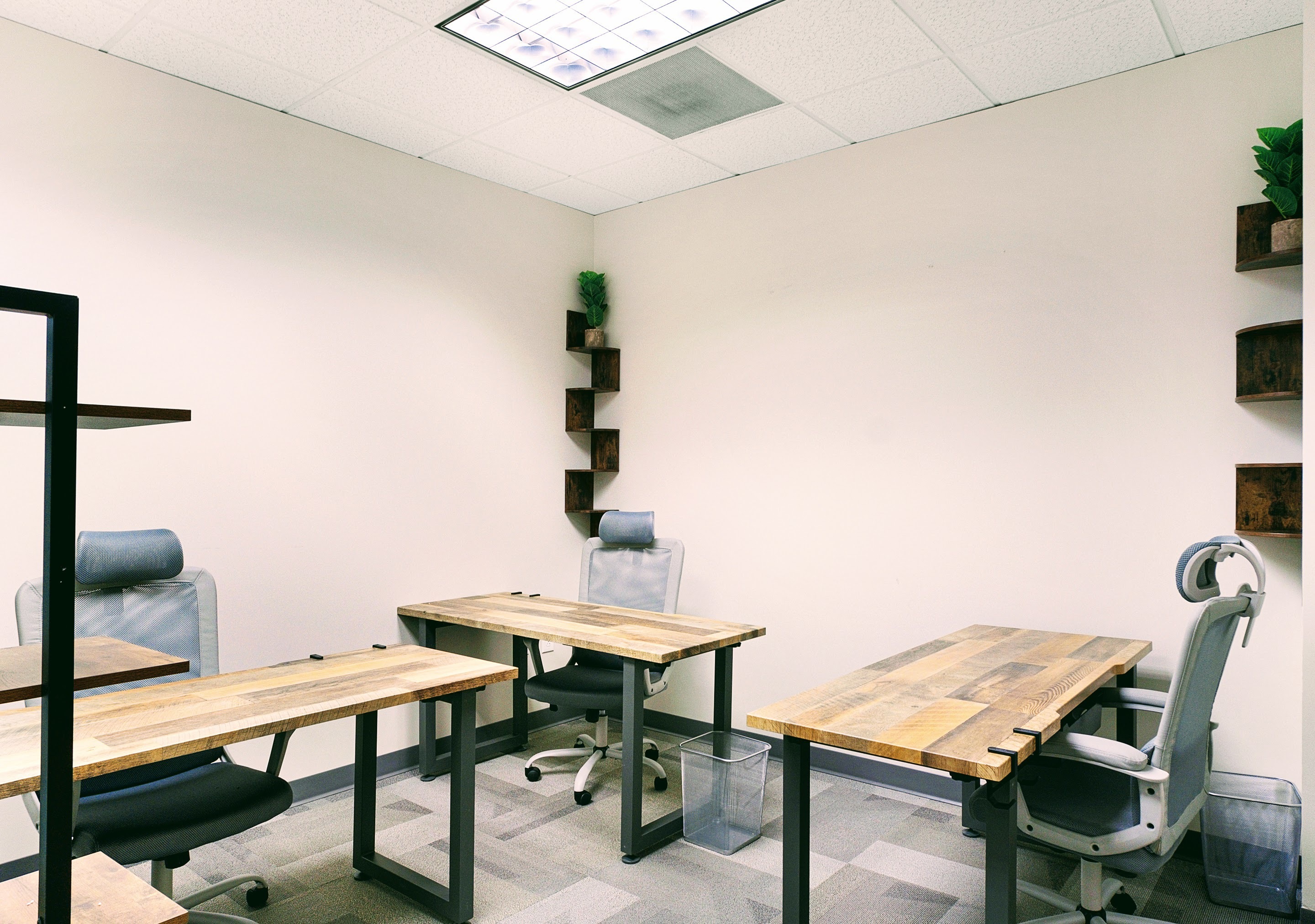Flex Desk or Office Within Elite Business Center for Entrepreneurs and Hybrid Companies Flex Desk or Office Within Elite Business Center for Entrepreneurs and Hybrid Companies