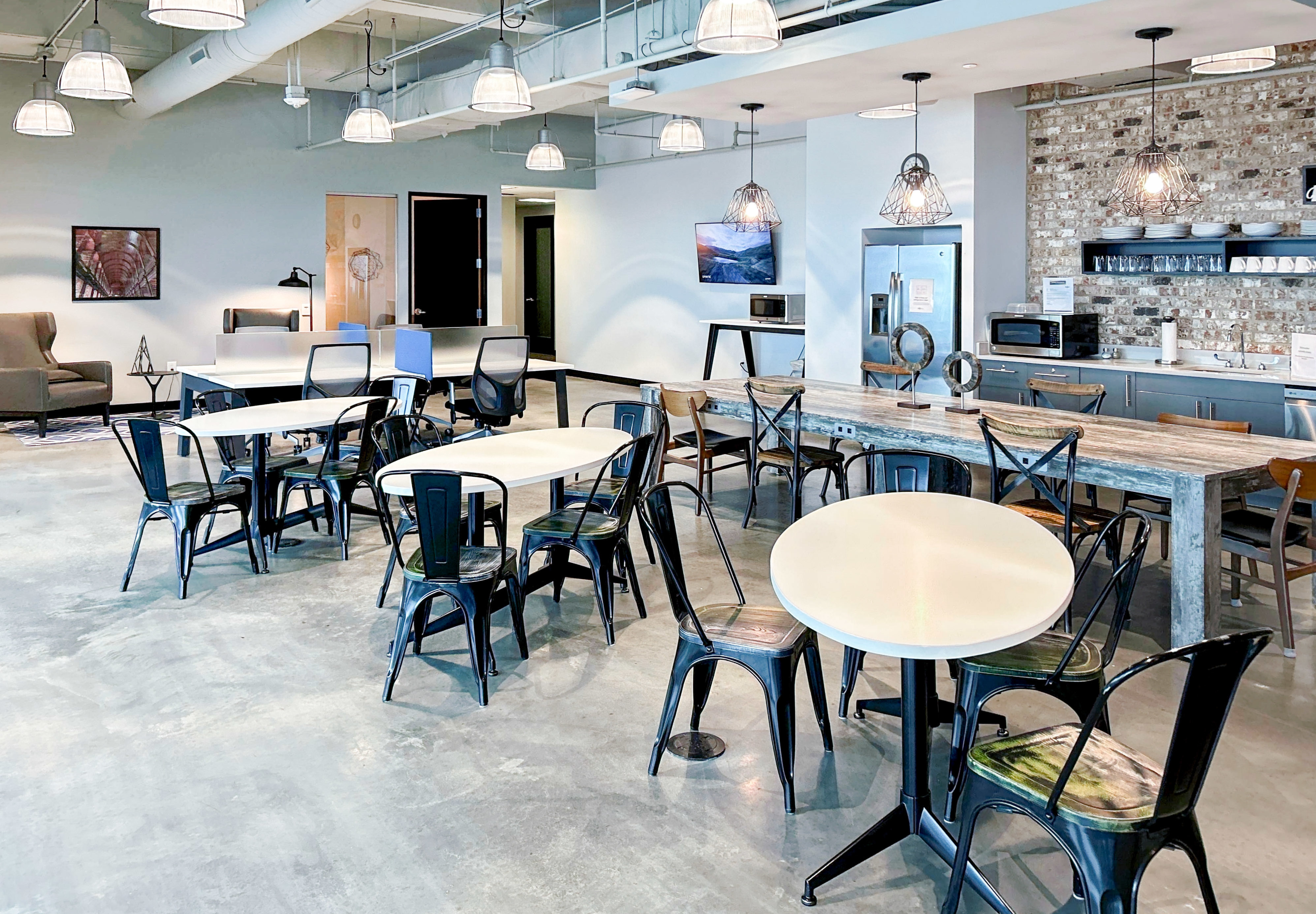 Unlimited coworking access in North Hills Tower II