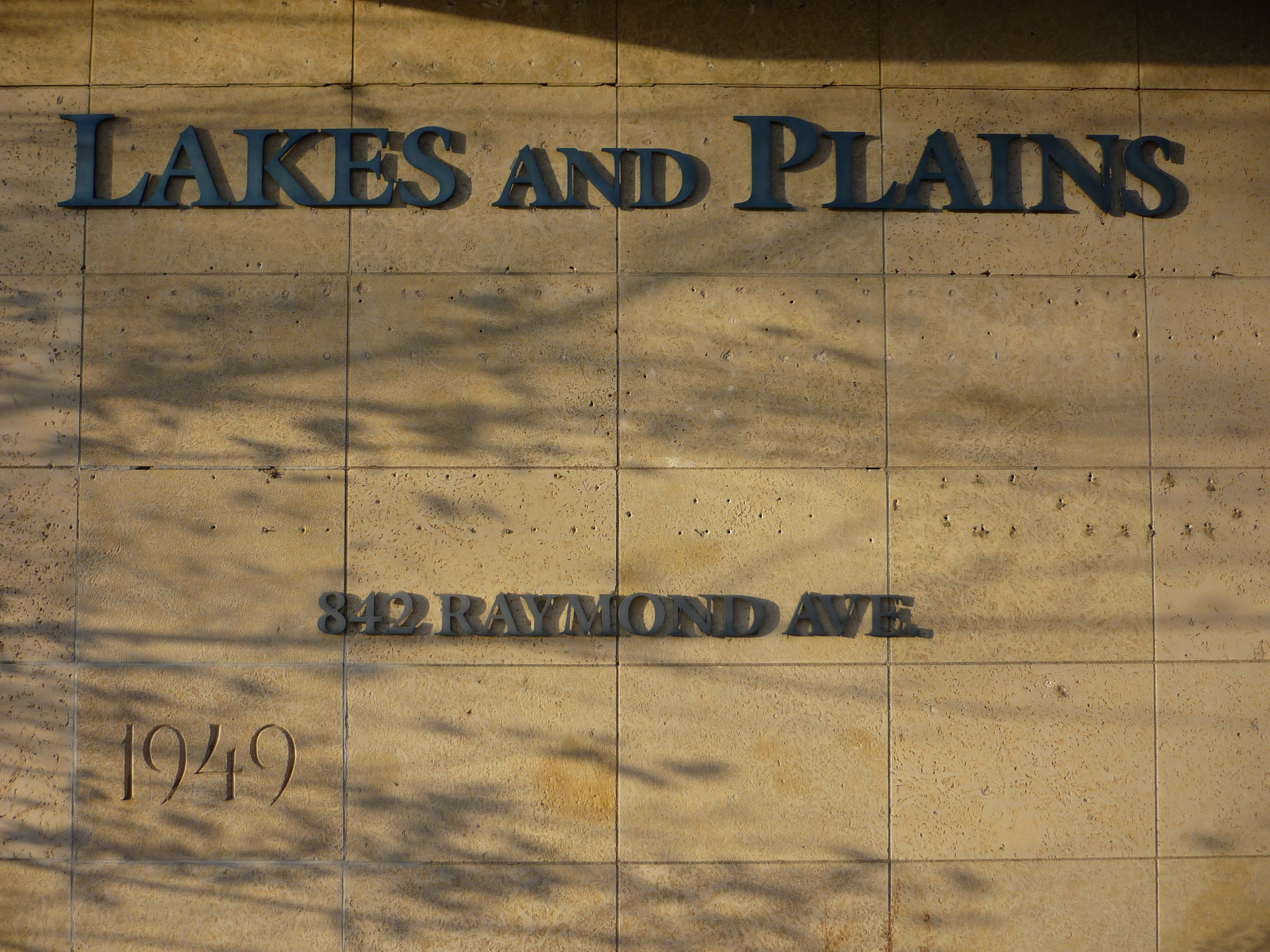 St. Paul Single Offices and Office Suite Available ($500 to $2,500/month)