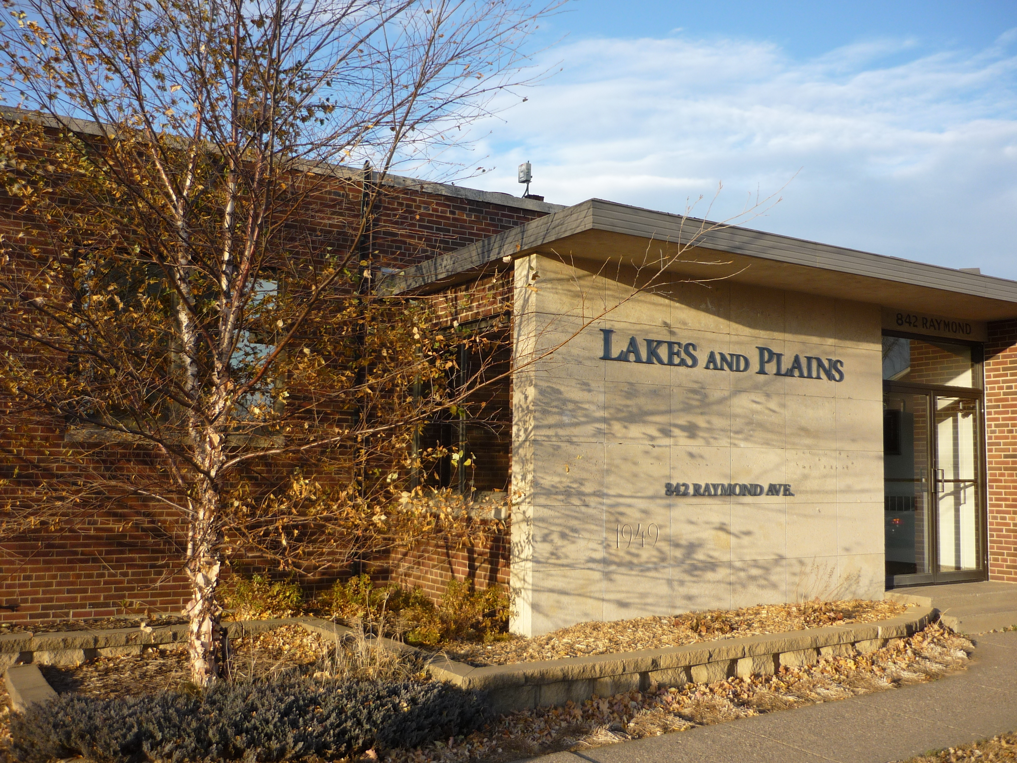 St. Paul Single Offices and Office Suite Available ($500 to $2,500/month)