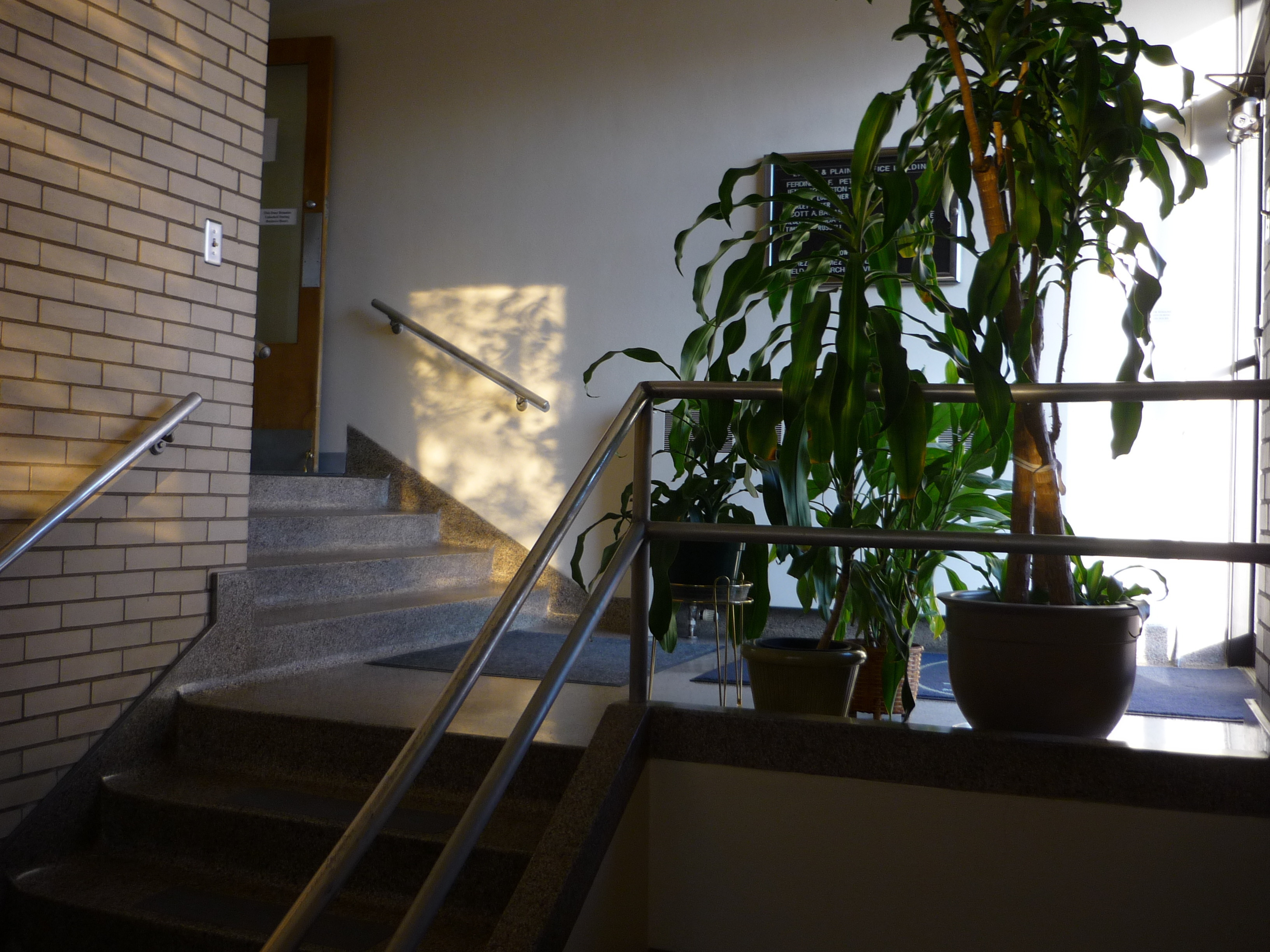 St. Paul Single Offices and Office Suite Available ($500 to $2,500/month)