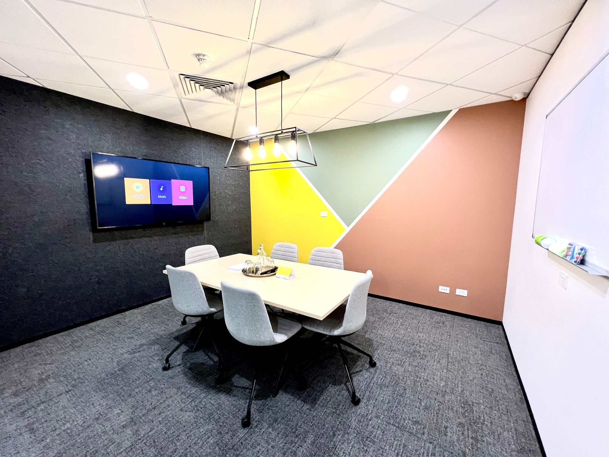 Ainslie Meeting Room (6-pax)