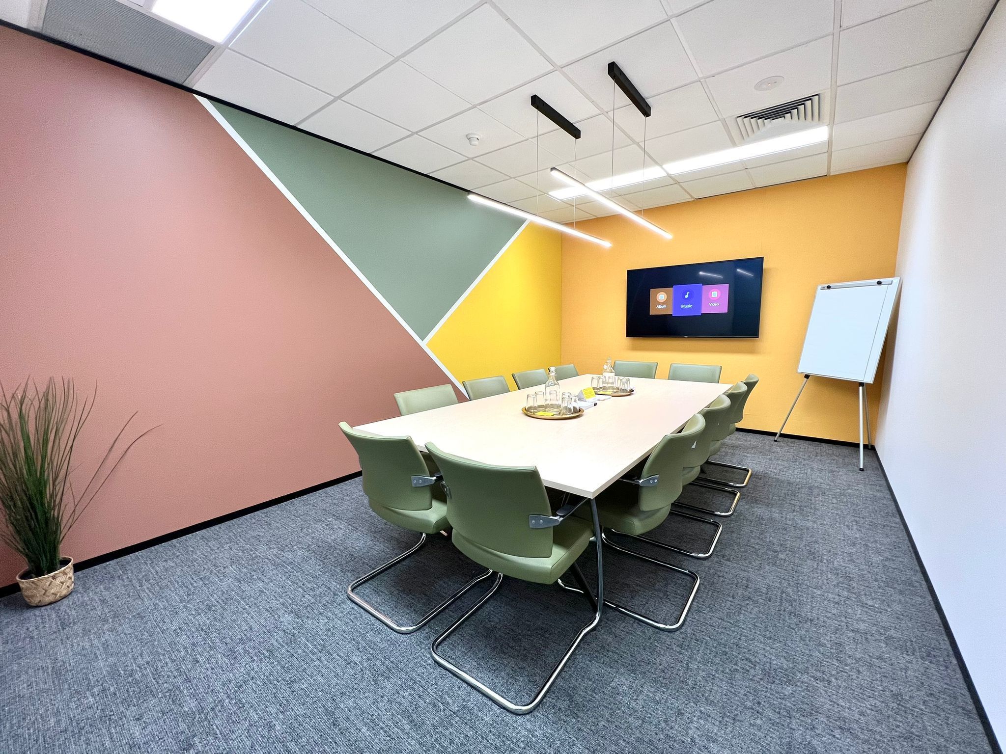 Majura Meeting Room (10-pax)