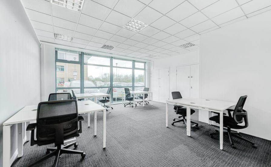 Open plan office space for 15 persons in 4700 Millenia Lakes