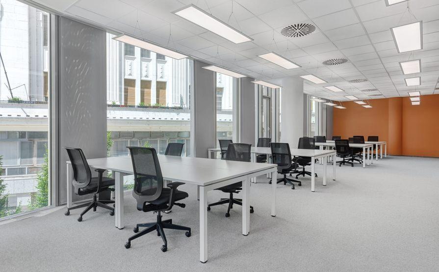 Open plan office space for 15 persons in 4700 Millenia Lakes