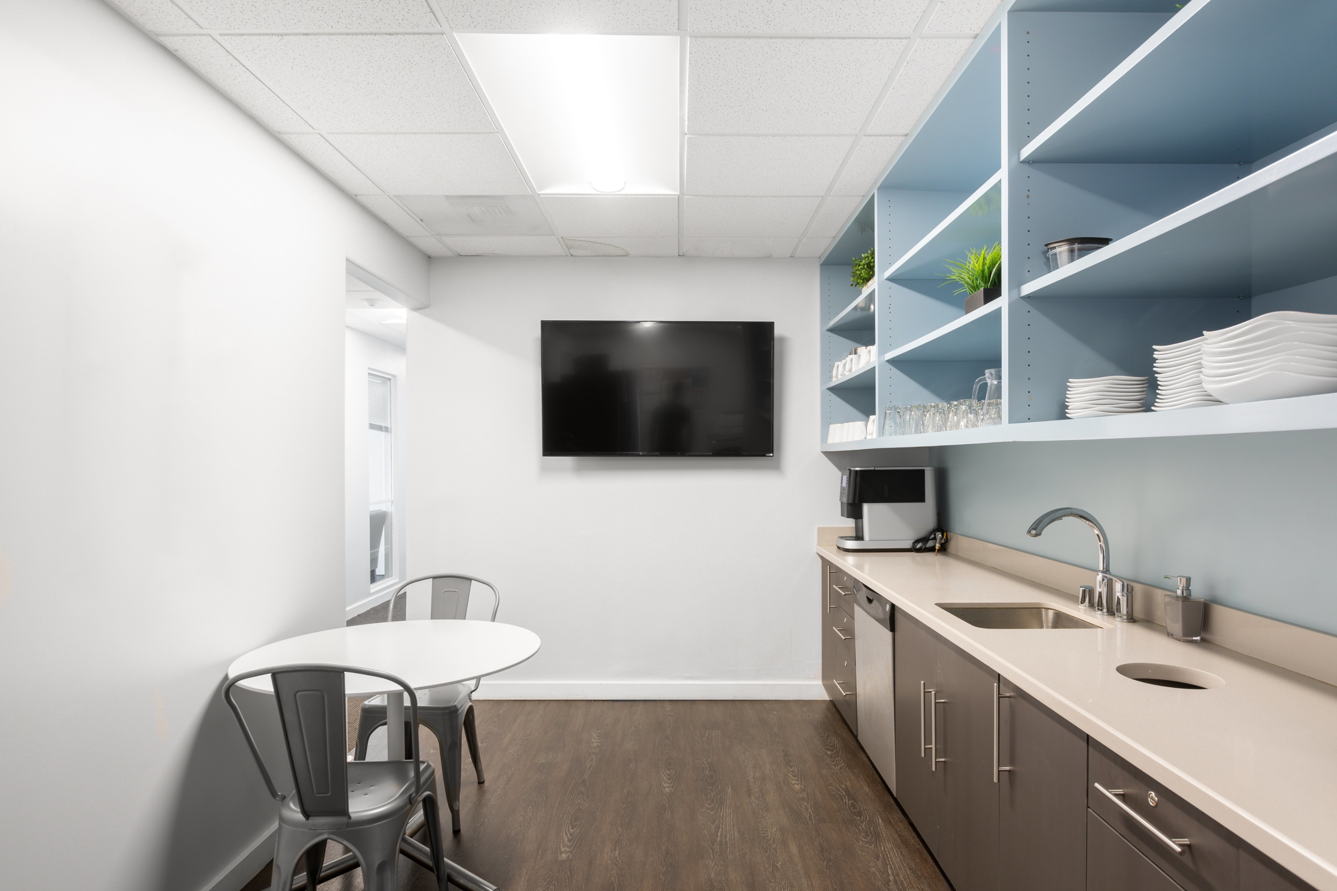 Find a dedicated desk in Downtown Santa Barbara Find a dedicated desk in Downtown Santa Barbara