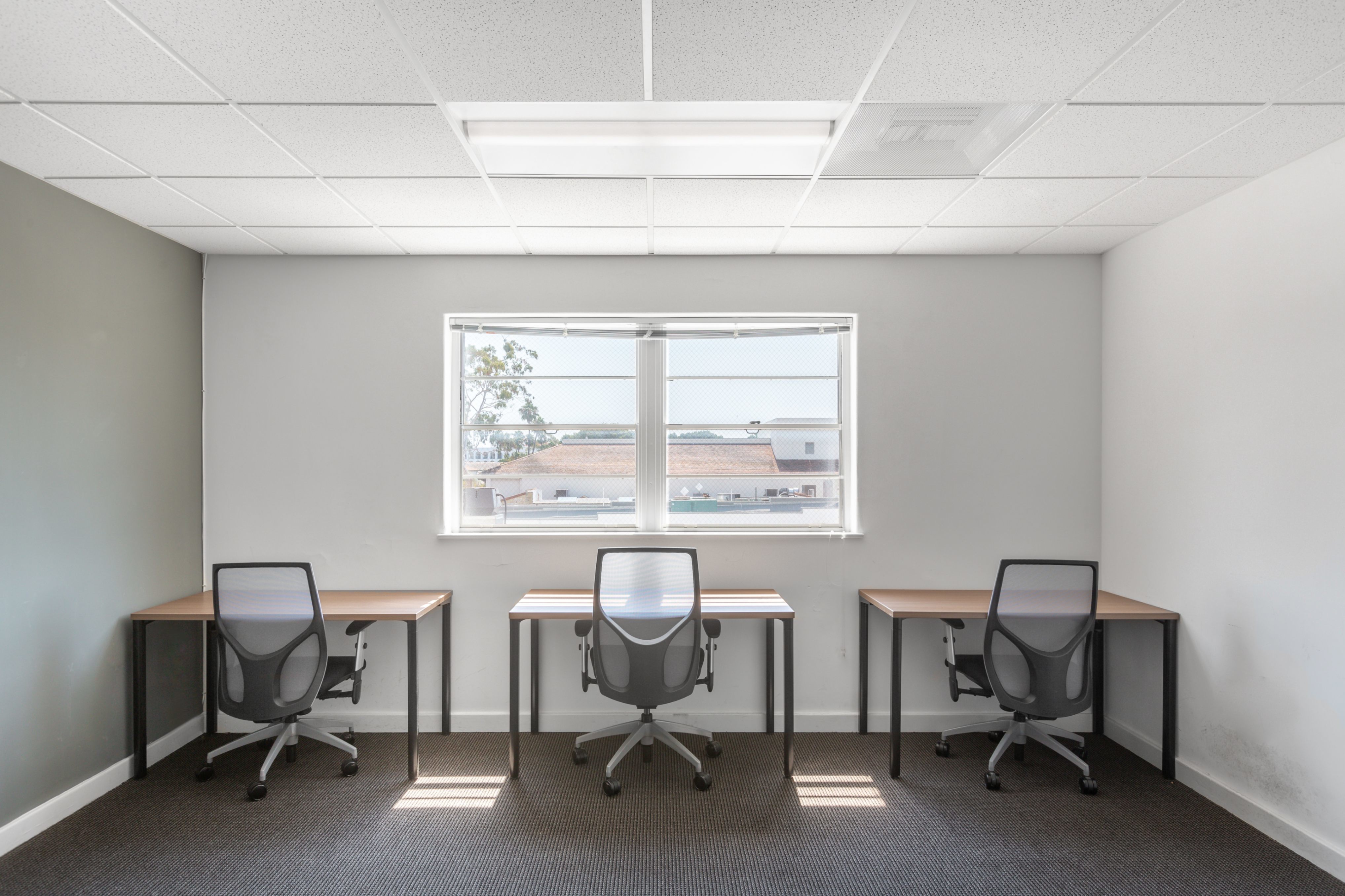 Find a dedicated desk in Downtown Santa Barbara Find a dedicated desk in Downtown Santa Barbara