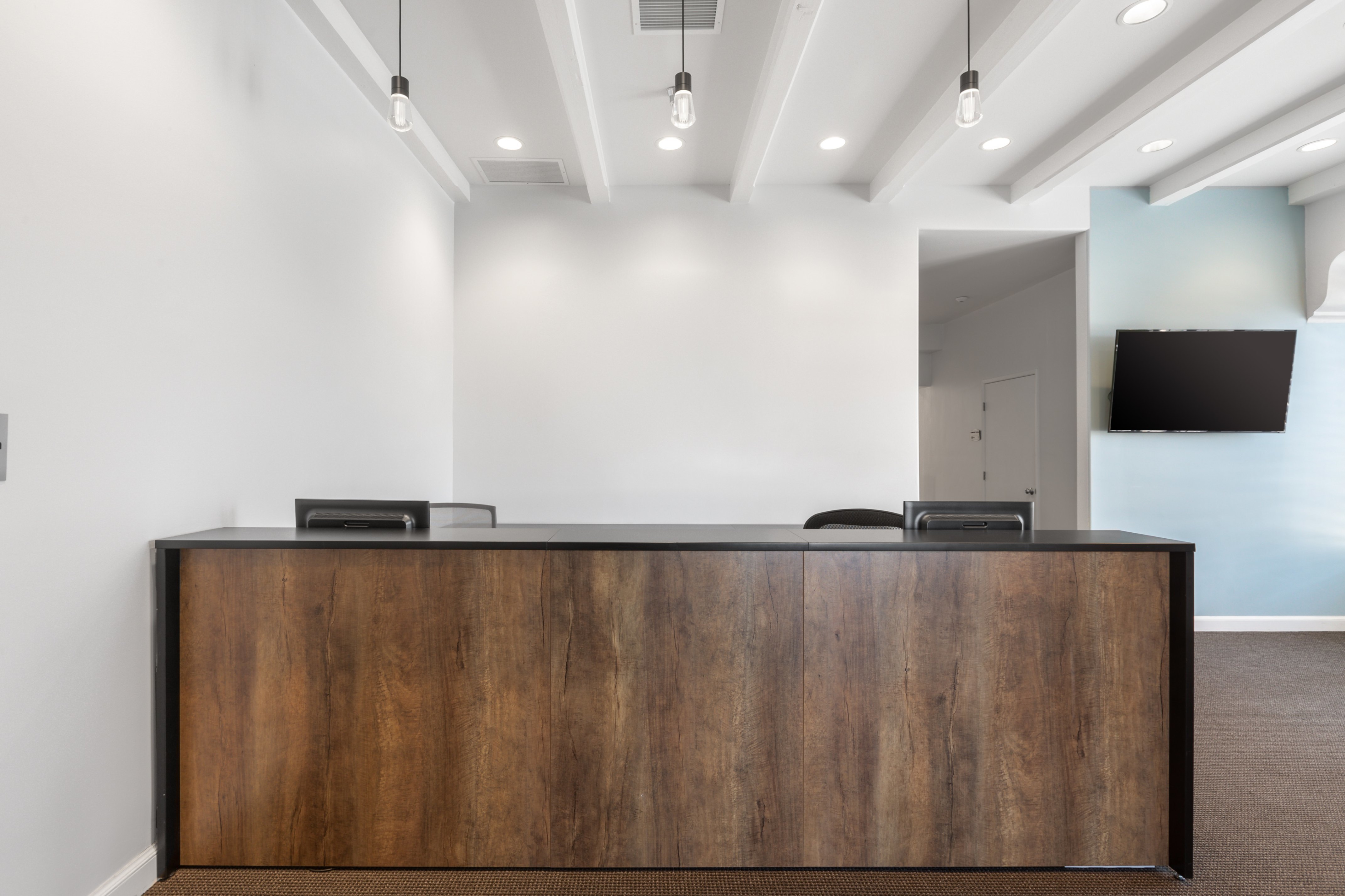 Find a dedicated desk in Downtown Santa Barbara Find a dedicated desk in Downtown Santa Barbara