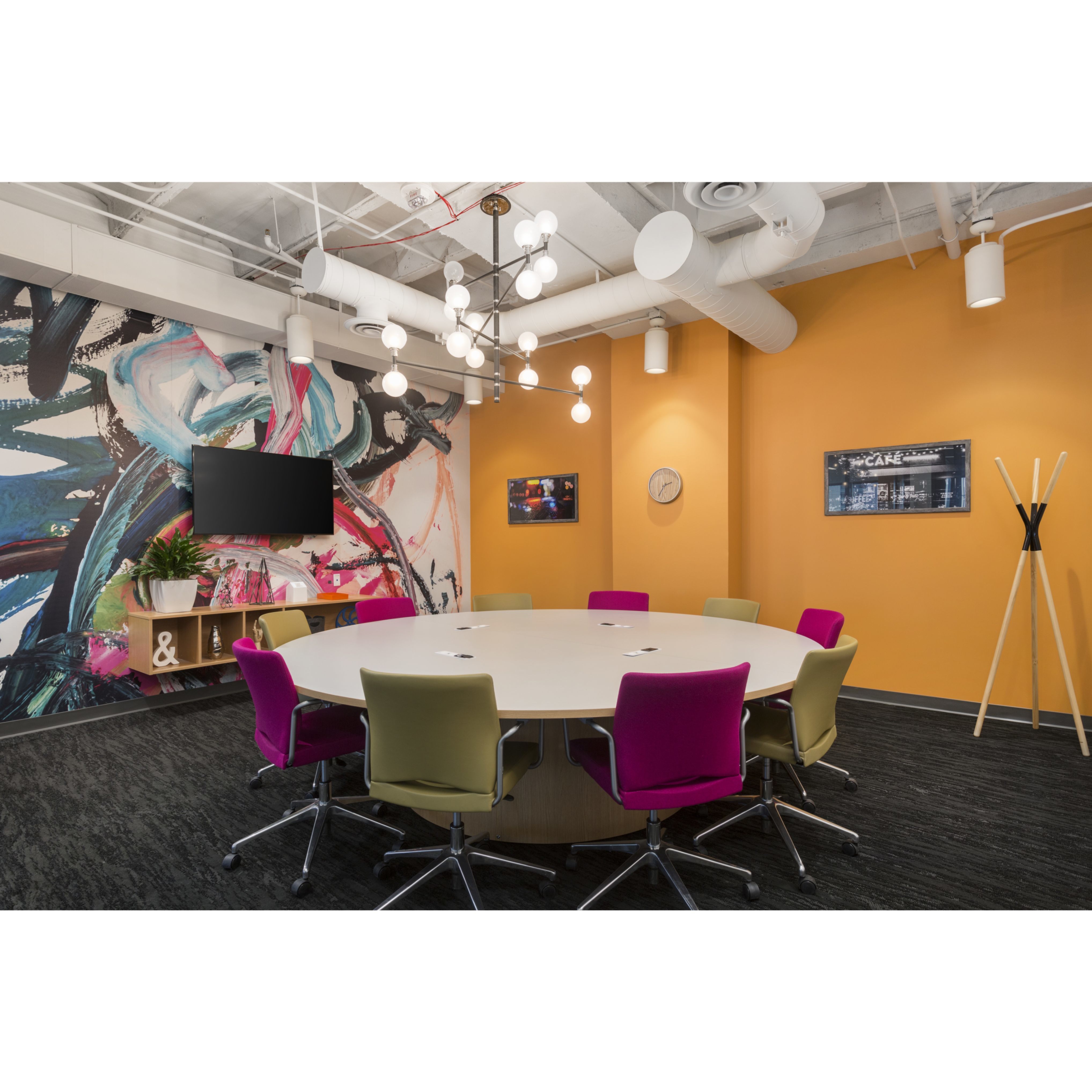 Flexible workspace memberships in Spaces One Renaissance Tower Flexible workspace memberships in Spaces One Renaissance Tower
