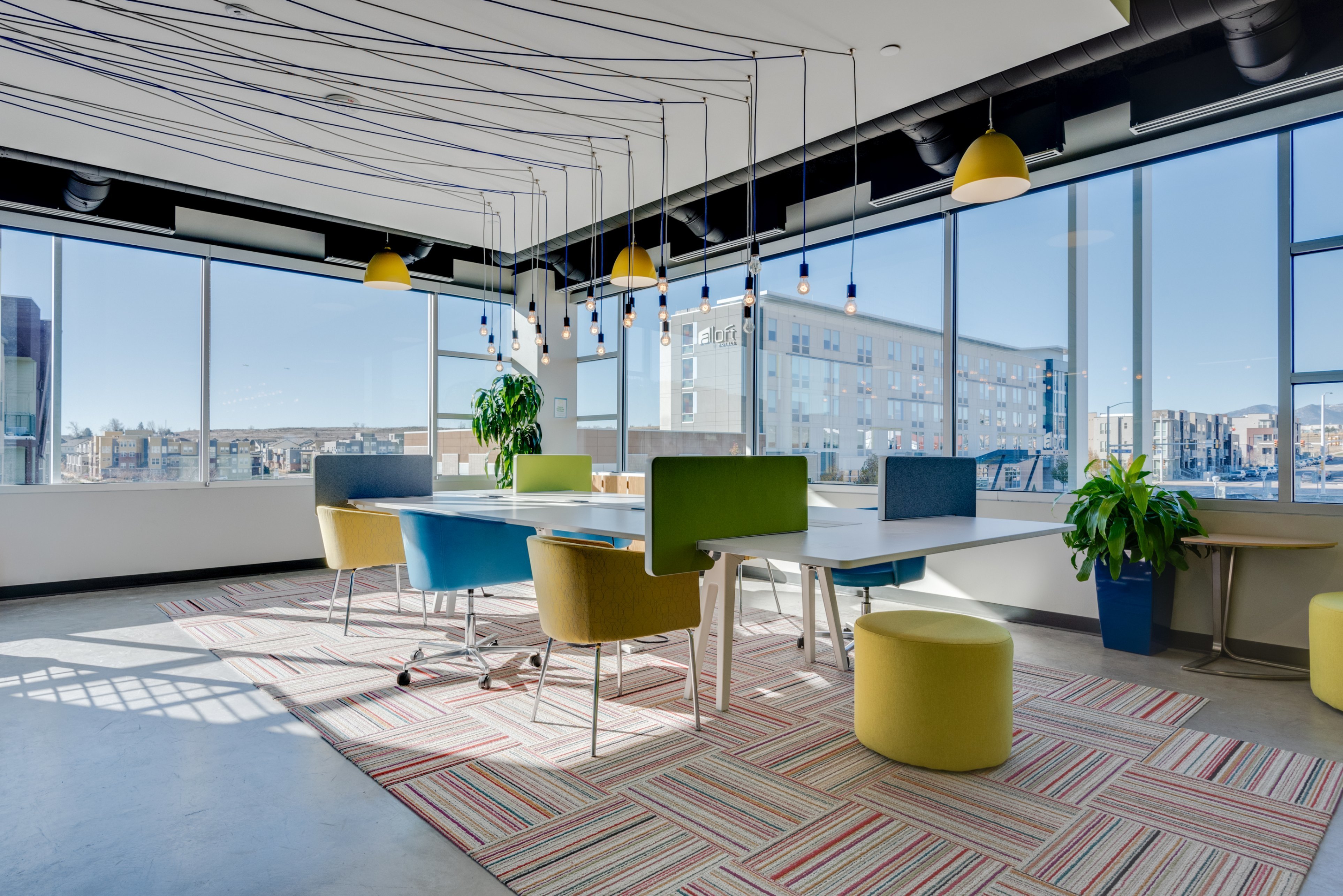Work, meet and collaborate in a shared office space in Spaces Arista Work, meet and collaborate in a shared office space in Spaces Arista