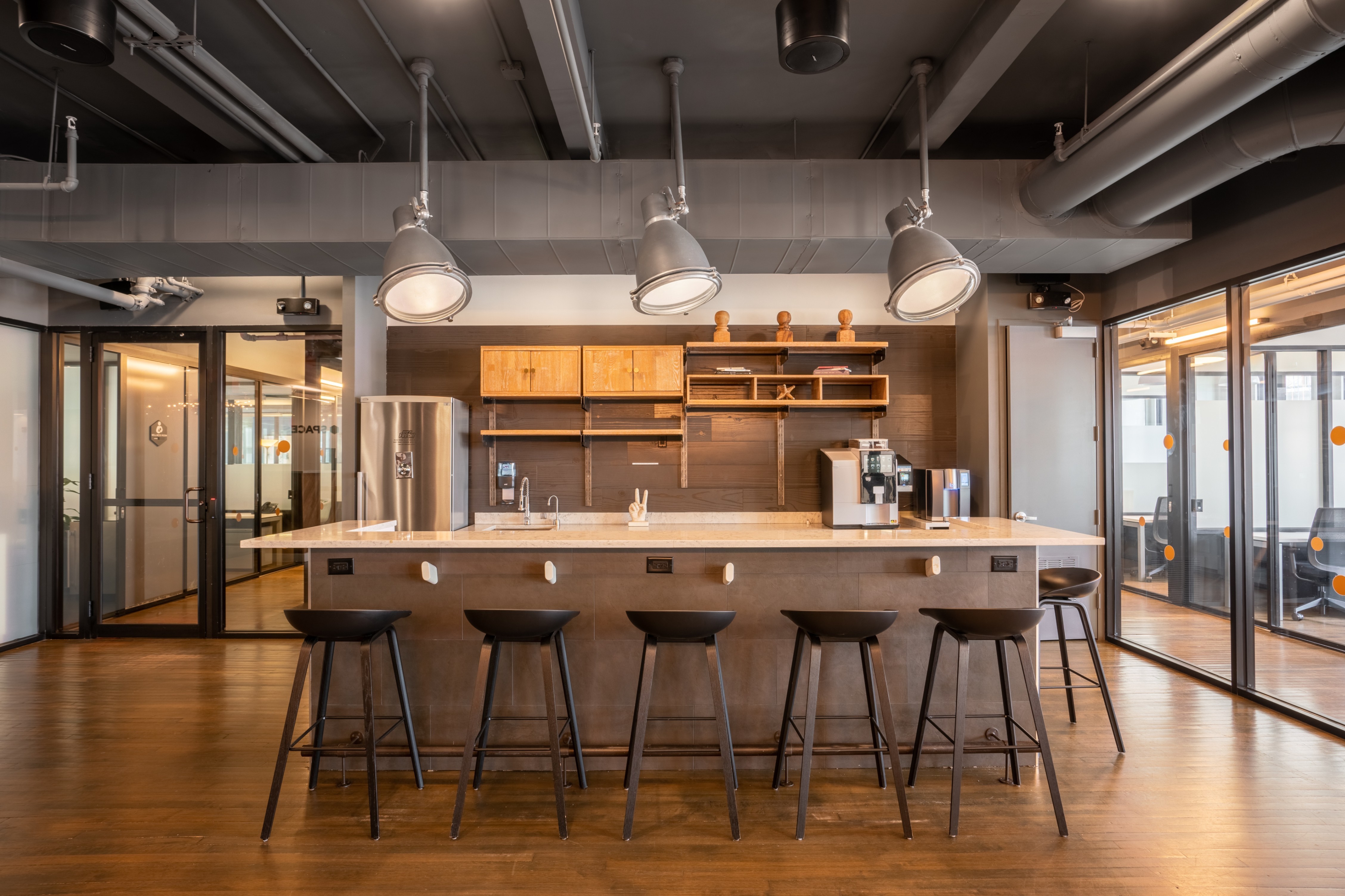 Work, meet and collaborate in a shared office space in Spaces Midtown South Work, meet and collaborate in a shared office space in Spaces Midtown South