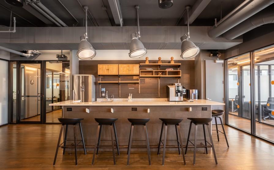 Work, meet and collaborate in a shared office space in Spaces Midtown South Work, meet and collaborate in a shared office space in Spaces Midtown South