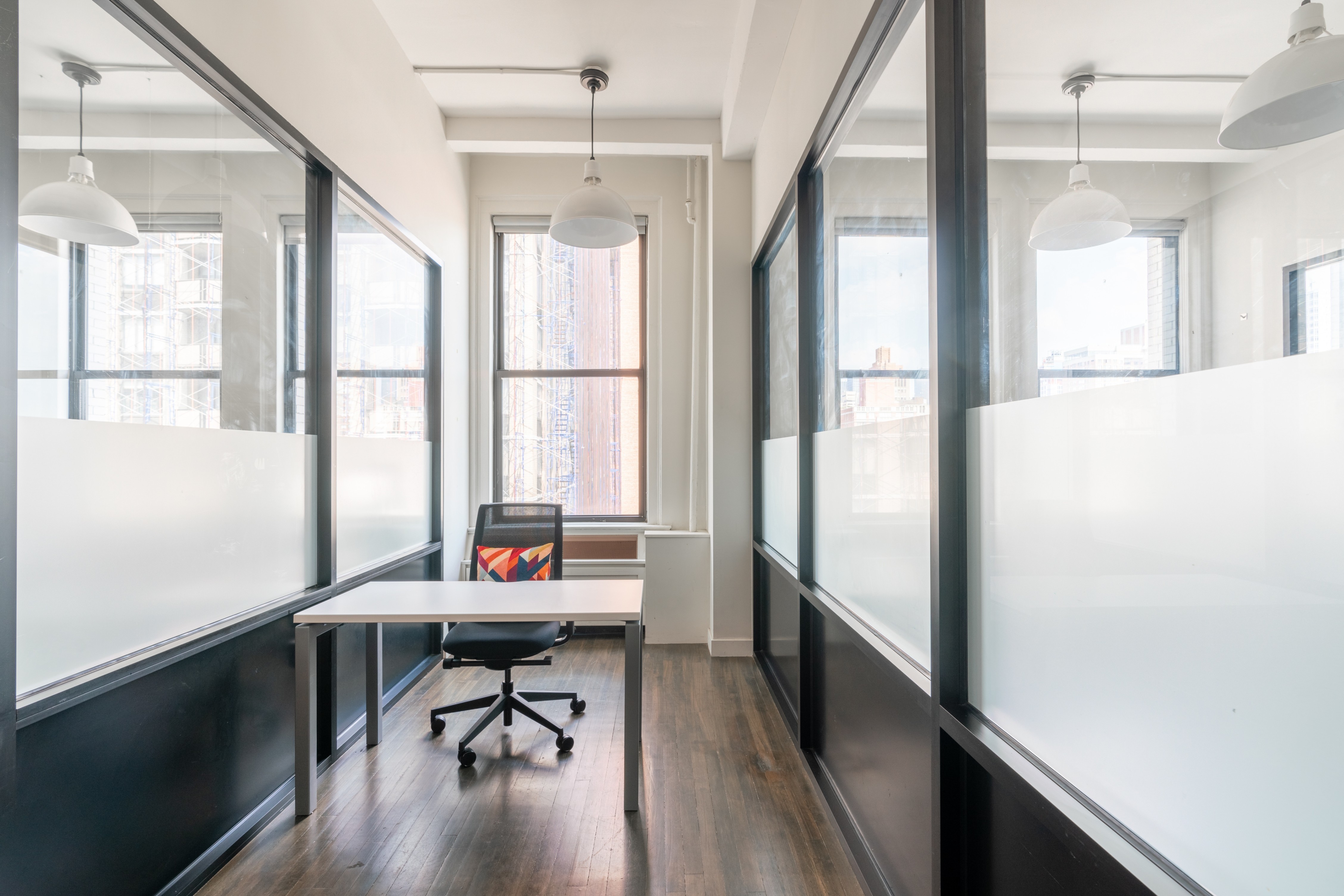 Tailor-made dream offices for 1 person in Spaces Midtown South Tailor-made dream offices for 1 person in Spaces Midtown South