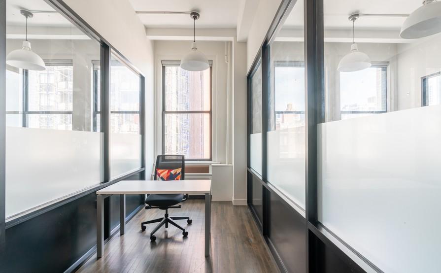 Tailor-made dream offices for 1 person in Spaces Midtown South Tailor-made dream offices for 1 person in Spaces Midtown South