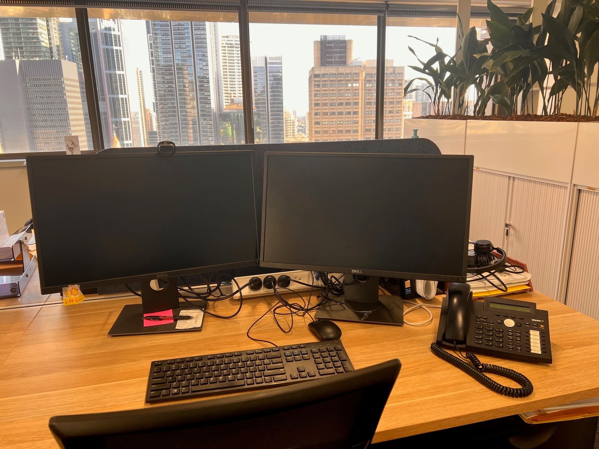 Up to 6 desks for rent