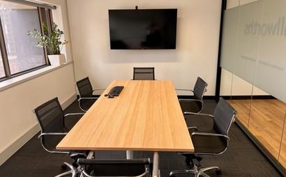 Up to 6 desks for rent Up to 6 desks for rent