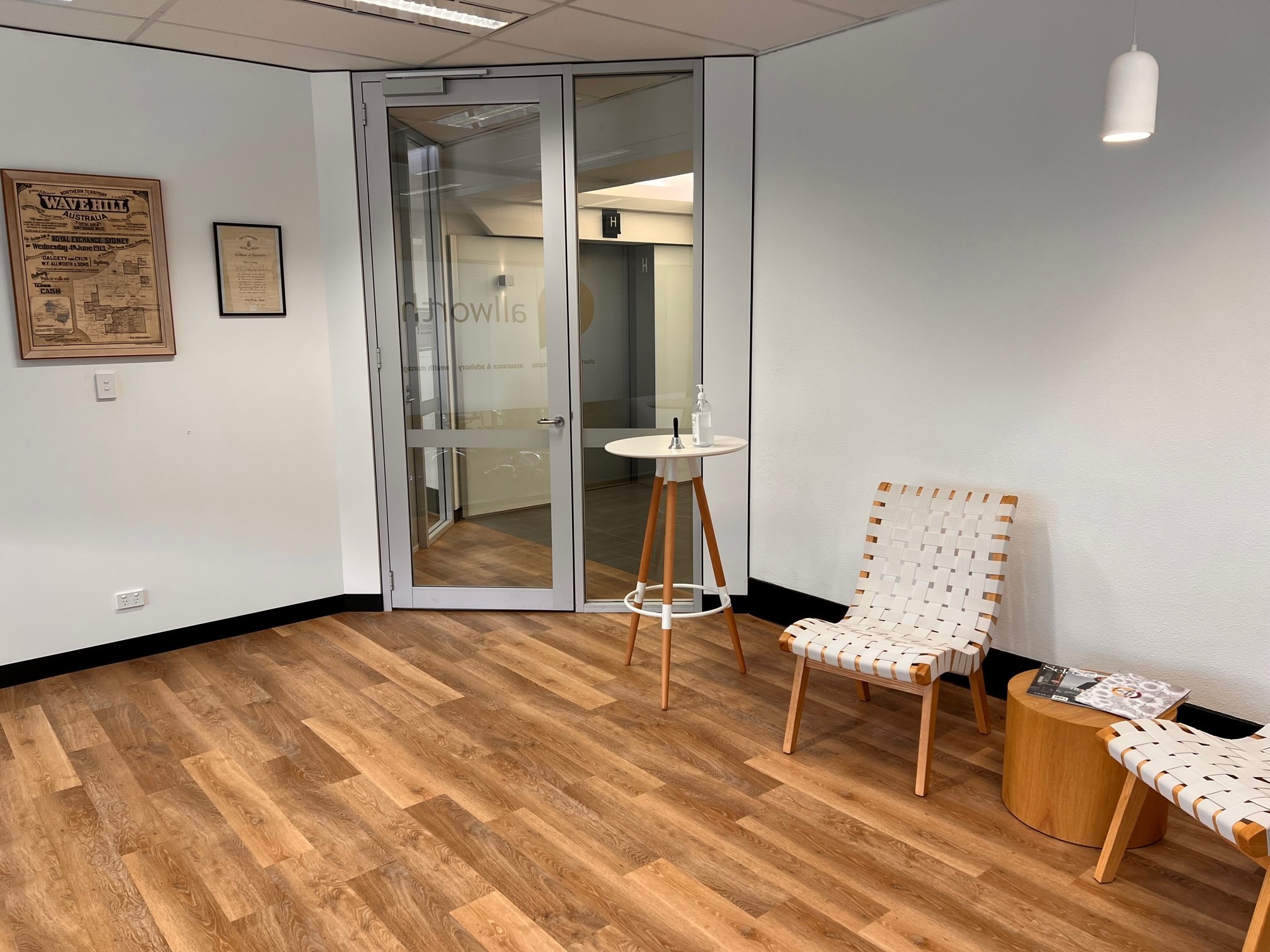 Up to 6 desks for rent