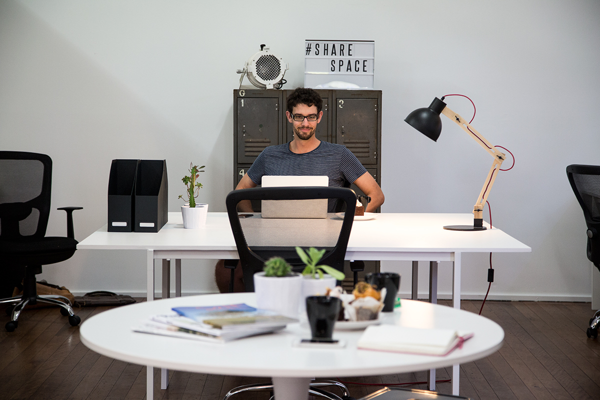 Hot Desk Hot Desk