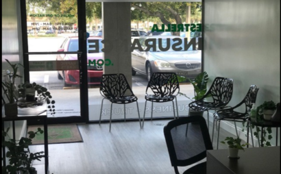 Desk in an office in a big plaza near to publix Desk in an office in a big plaza near to publix