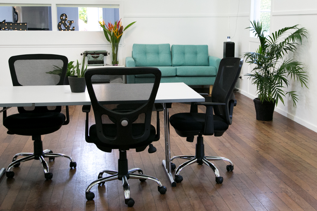Hot Desk Hot Desk