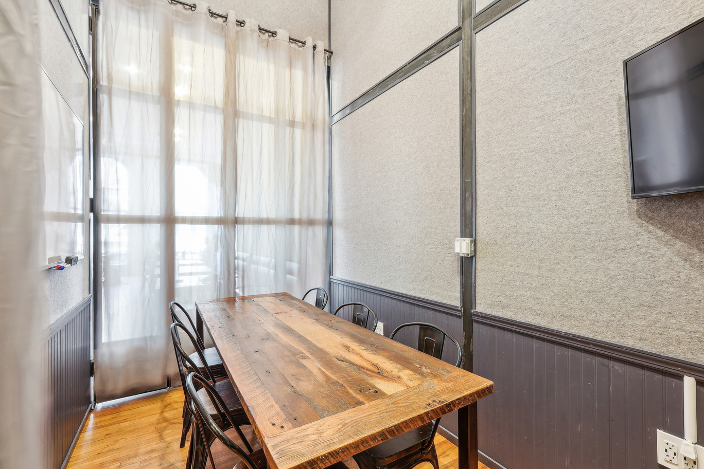 Soho Conference Room (6 People)